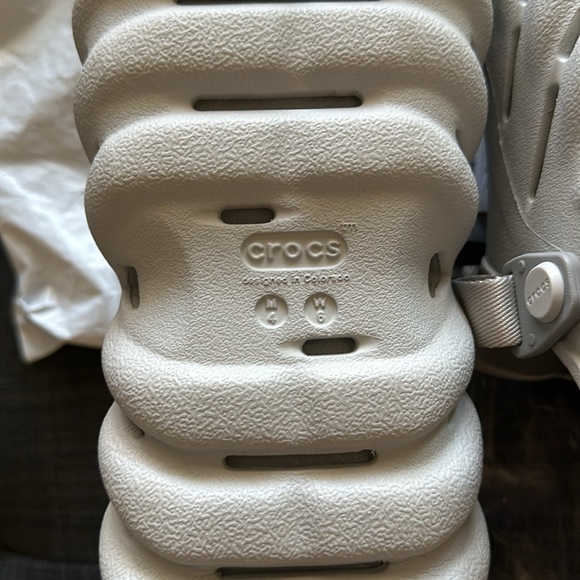 Crocs New - Picture 3 of 4